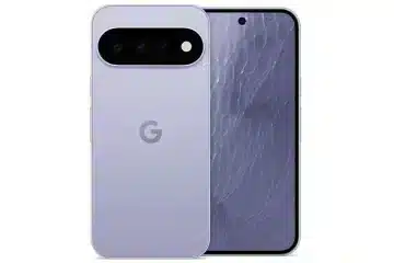Google Pixel 11 em Frost, visto de frente e de trás