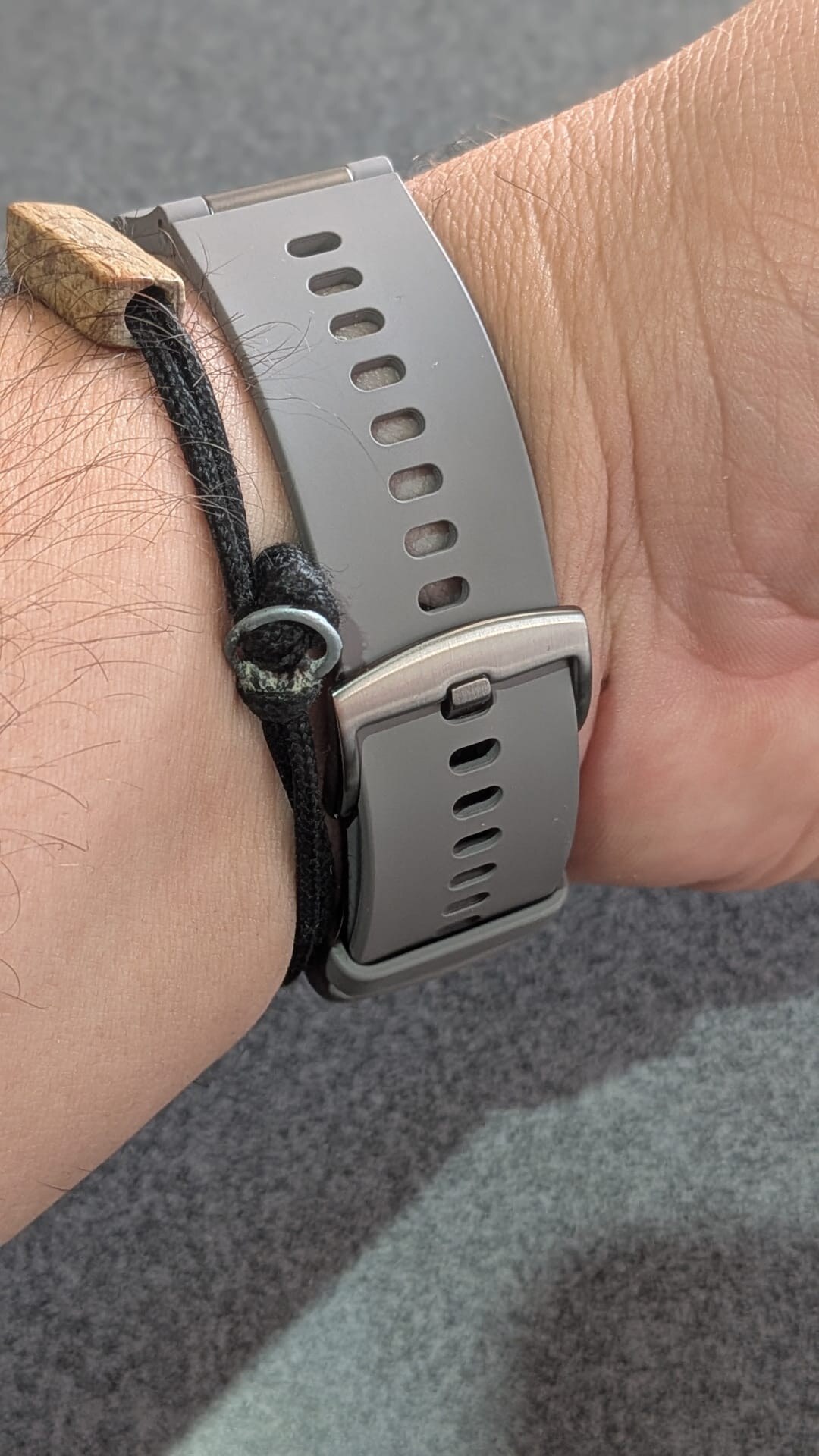 Pormenor da bracelete e do fecho do OPPO Watch X3