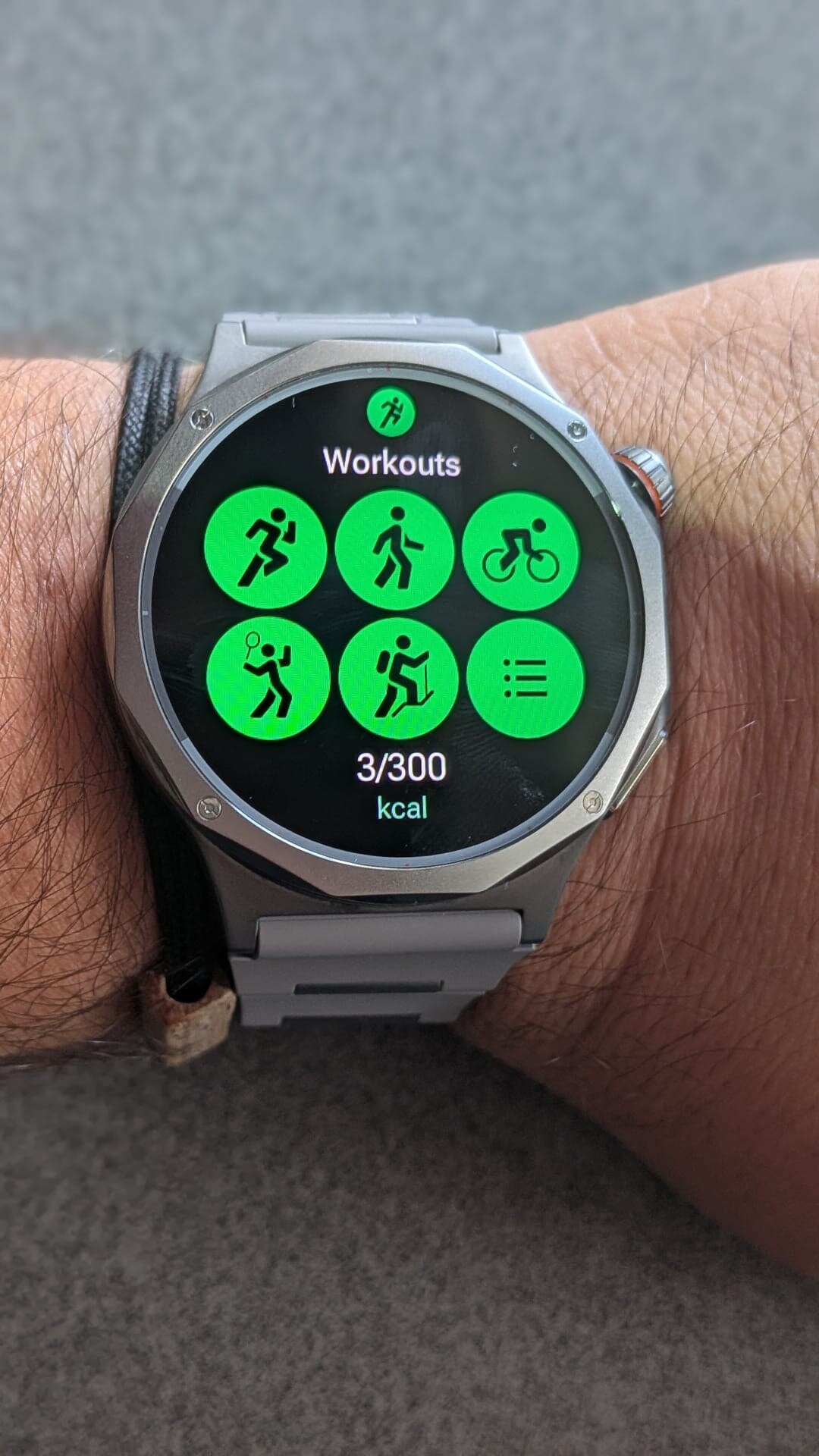 OPPO Watch X3 a mostrar os modos de treino