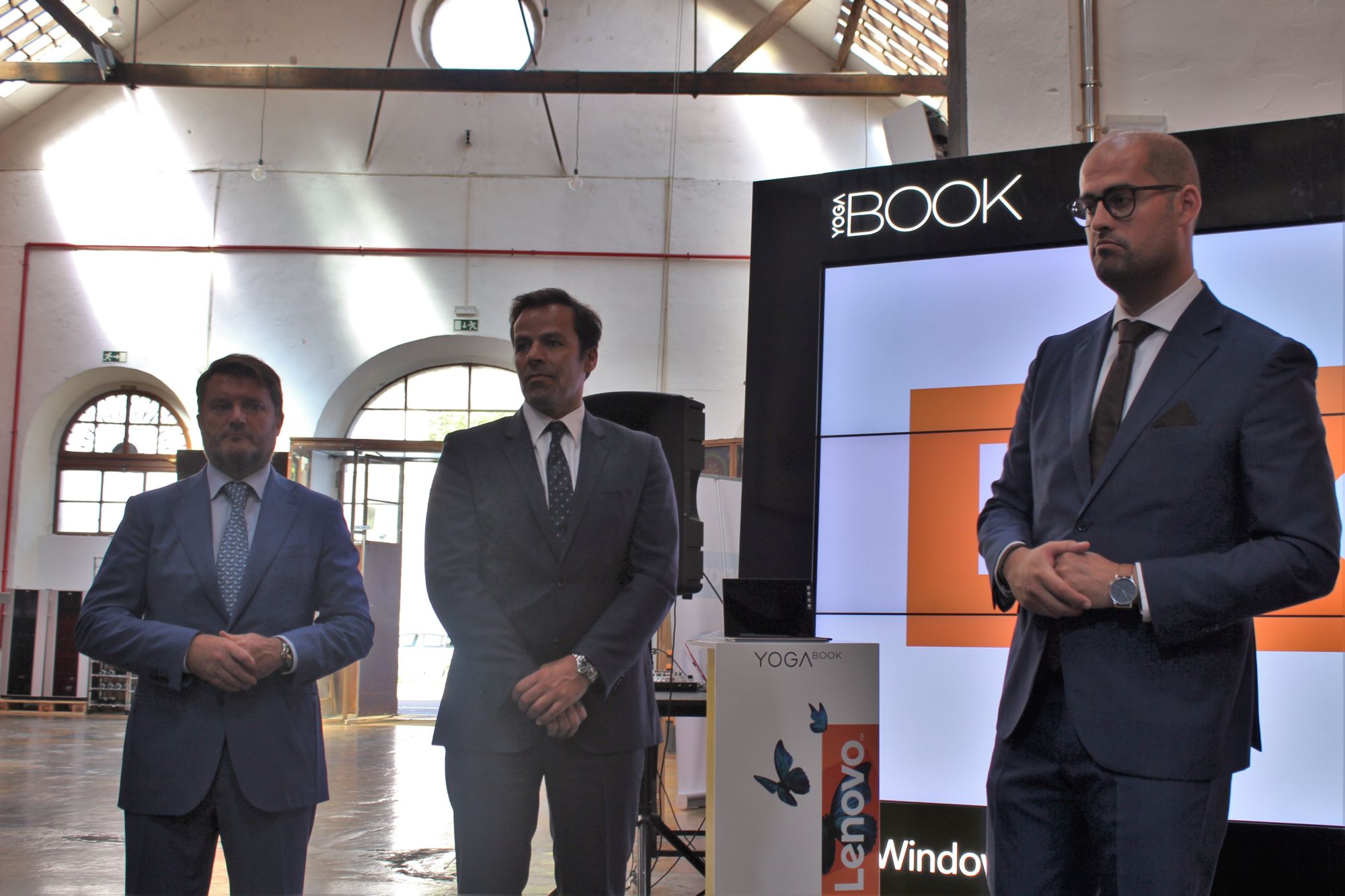 Lenovo Yoga Book