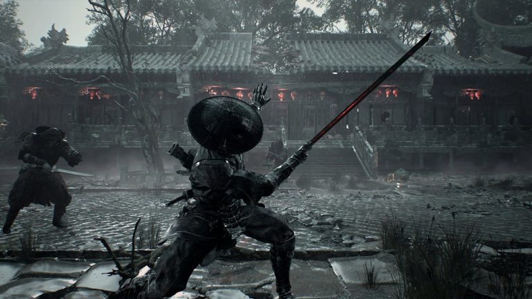 Imagem oficial de Phantom Blade Zero com uma personagem em combate, de lança em punho, num pátio de templo